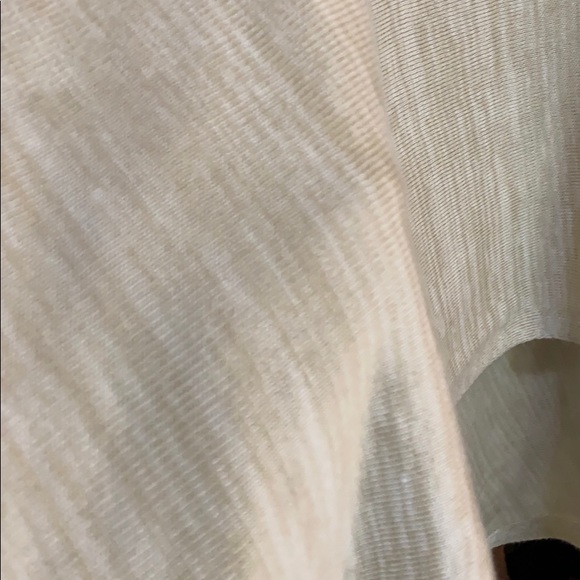 Beige Ponch - Picture 2 of 3